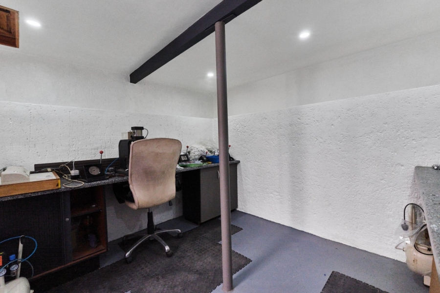  Bedroom Property for Sale in Linden Gauteng