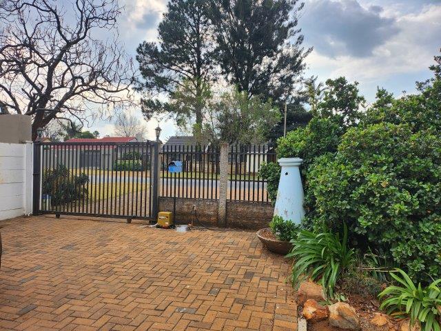 4 Bedroom Property for Sale in Van Riebeeck Park Gauteng