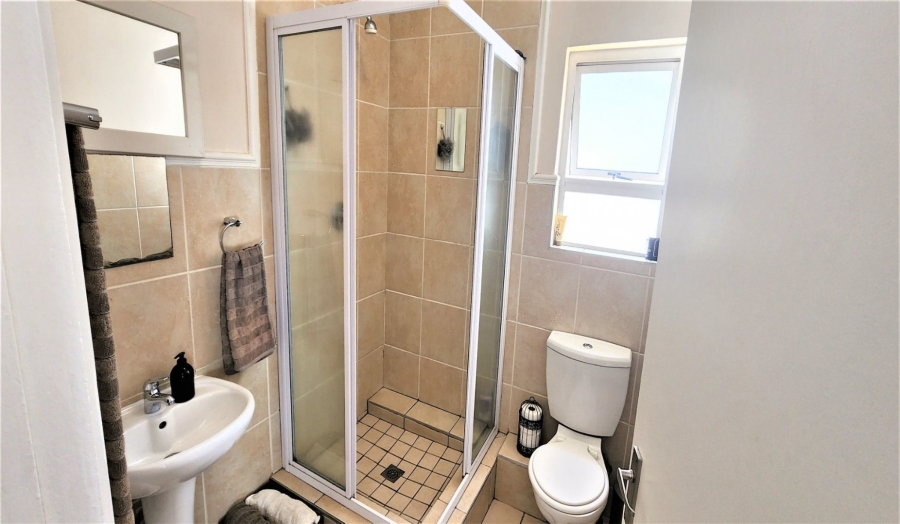 To Let 2 Bedroom Property for Rent in Eagle Canyon Golf Estate Gauteng