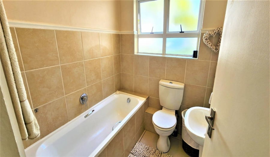 To Let 2 Bedroom Property for Rent in Eagle Canyon Golf Estate Gauteng
