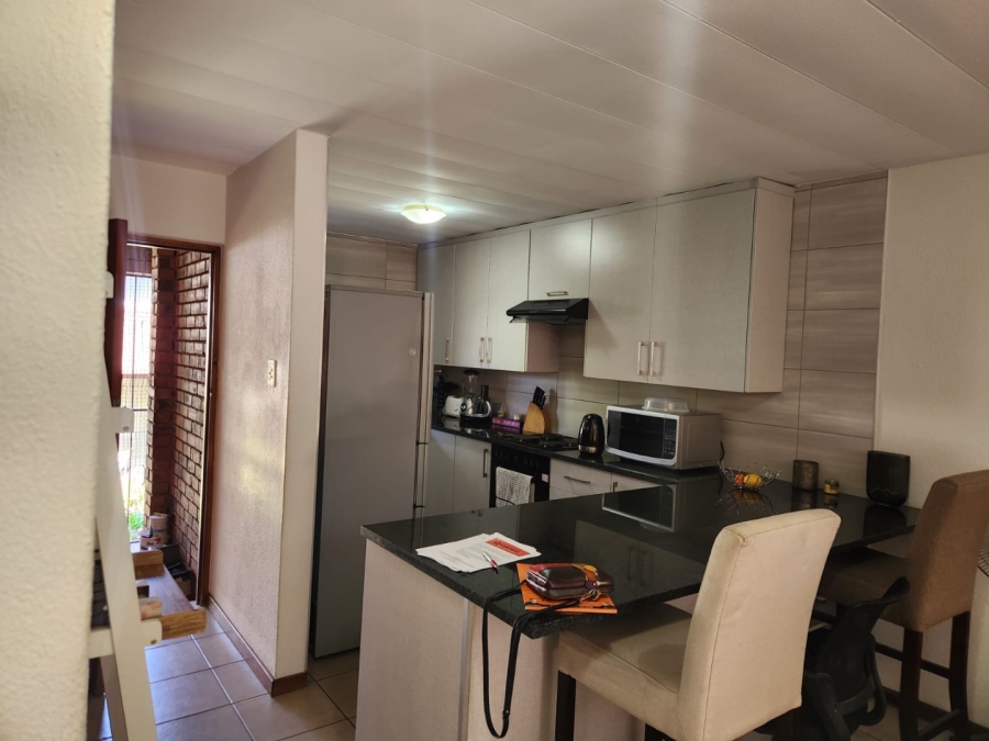 To Let 2 Bedroom Property for Rent in Bassonia Gauteng
