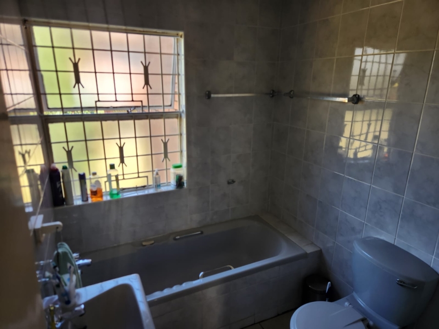 To Let 2 Bedroom Property for Rent in Bassonia Gauteng