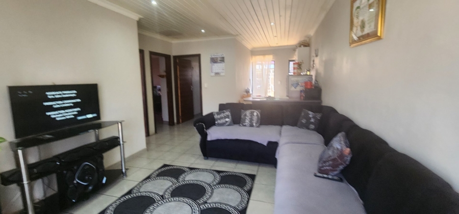 7 Bedroom Property for Sale in Laudium Gauteng