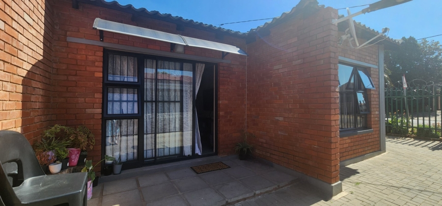 7 Bedroom Property for Sale in Laudium Gauteng