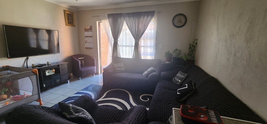 7 Bedroom Property for Sale in Laudium Gauteng
