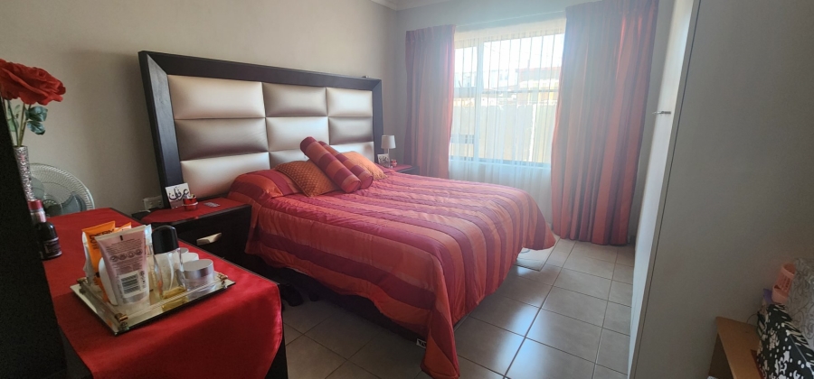 7 Bedroom Property for Sale in Laudium Gauteng