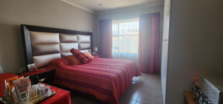 7 Bedroom Property for Sale in Laudium Gauteng