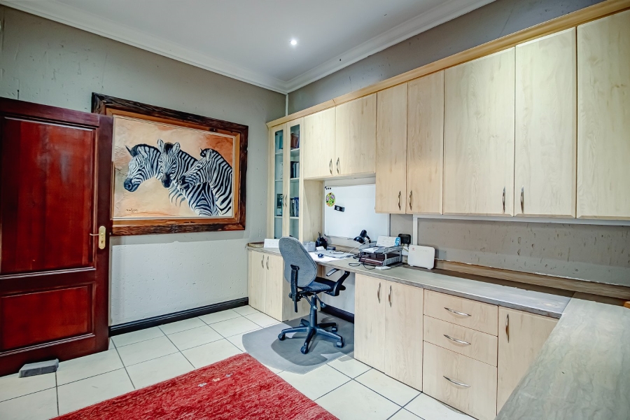 4 Bedroom Property for Sale in Leeuwfontein Estate Gauteng