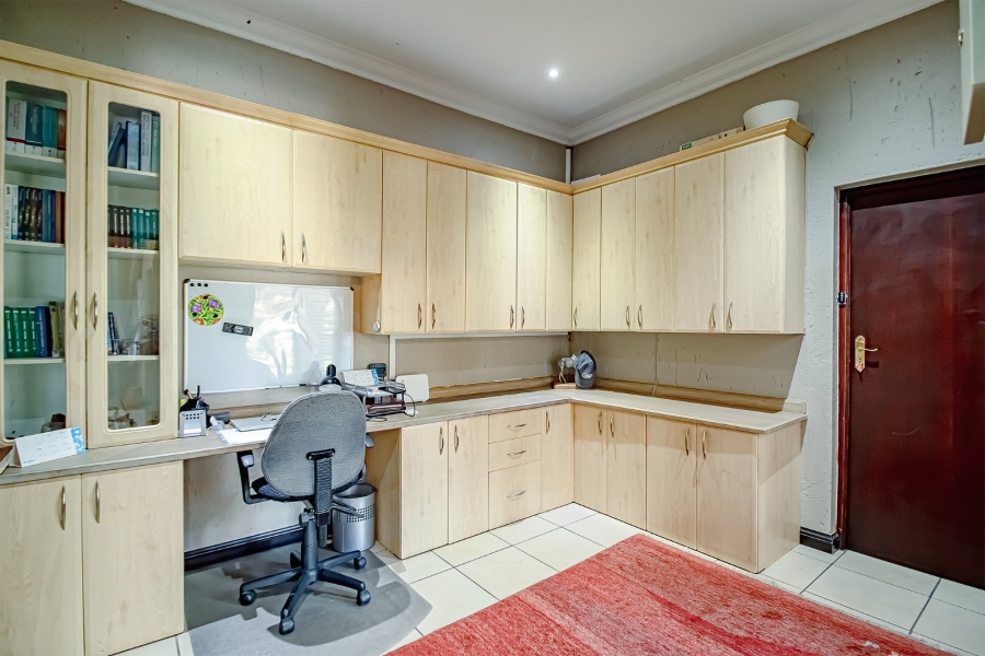 4 Bedroom Property for Sale in Leeuwfontein Estate Gauteng
