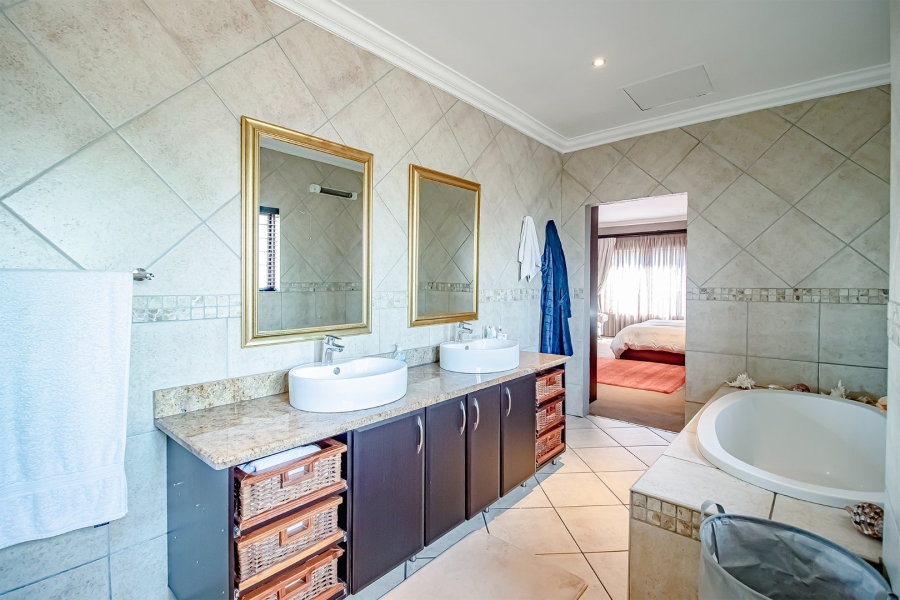 4 Bedroom Property for Sale in Leeuwfontein Estate Gauteng
