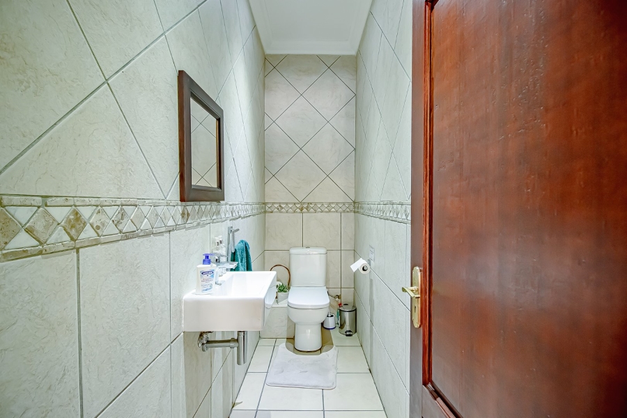 4 Bedroom Property for Sale in Leeuwfontein Estate Gauteng