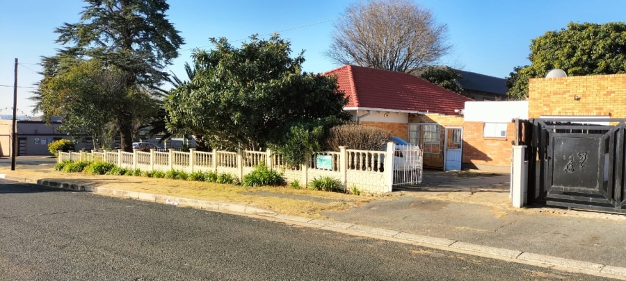 To Let 3 Bedroom Property for Rent in Robertsham Gauteng
