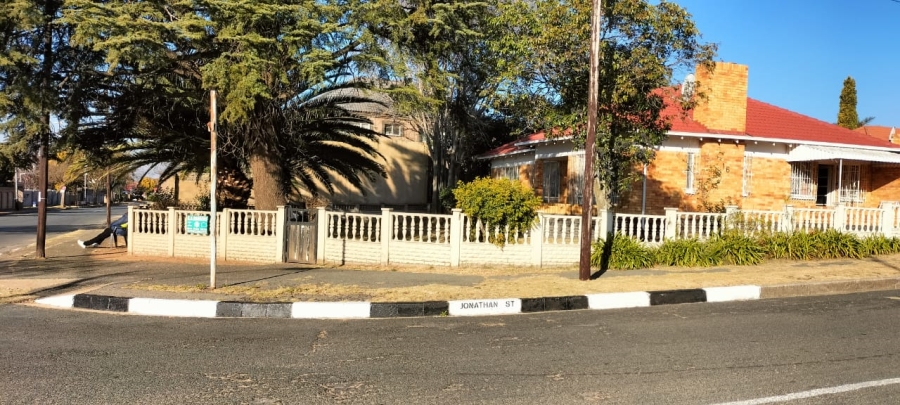 To Let 3 Bedroom Property for Rent in Robertsham Gauteng