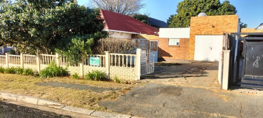 To Let 3 Bedroom Property for Rent in Robertsham Gauteng