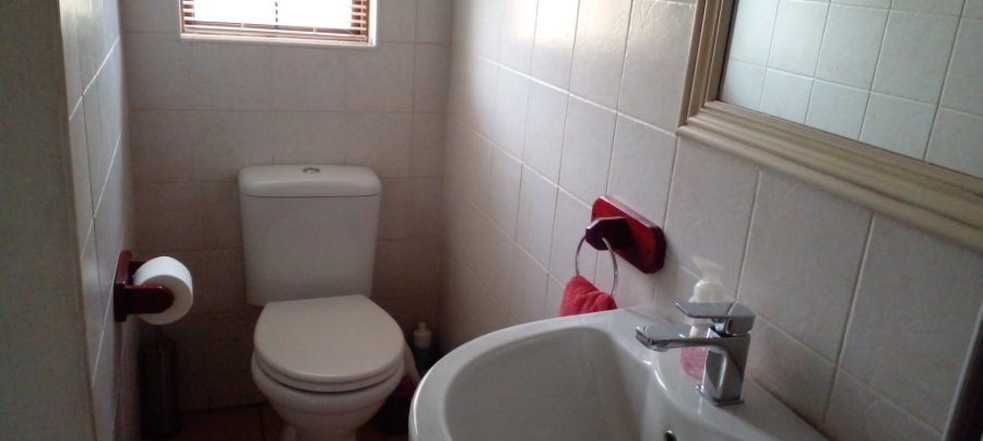 4 Bedroom Property for Sale in Kameeldrift East Gauteng