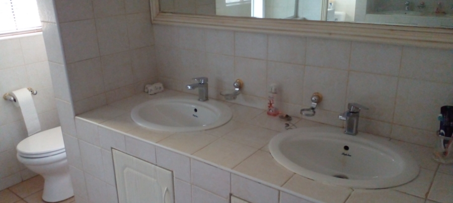 4 Bedroom Property for Sale in Kameeldrift East Gauteng