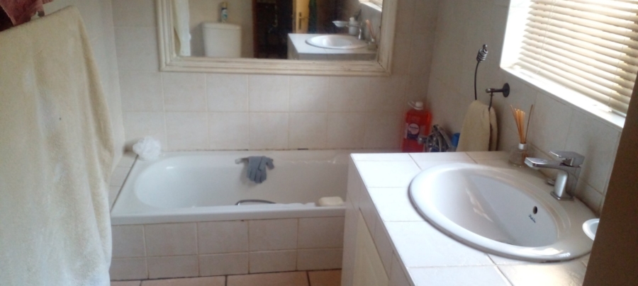 4 Bedroom Property for Sale in Kameeldrift East Gauteng