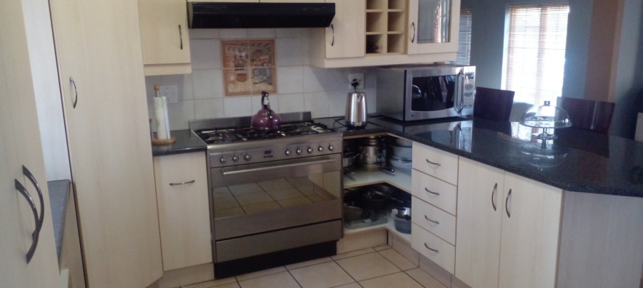 4 Bedroom Property for Sale in Kameeldrift East Gauteng