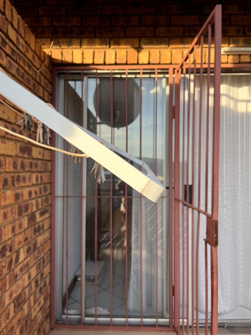 To Let 2 Bedroom Property for Rent in Faerie Glen Gauteng