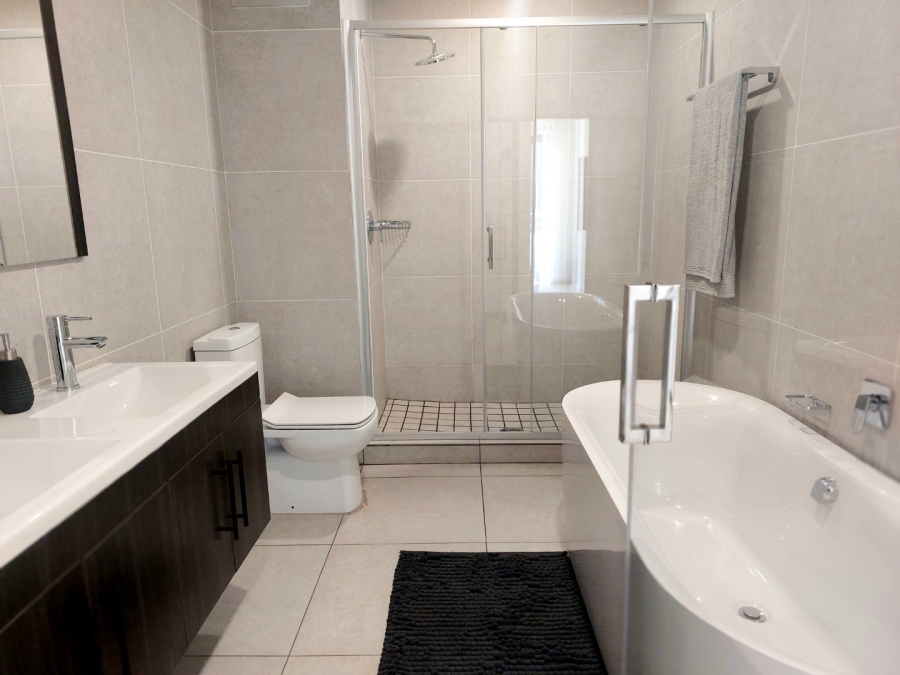 3 Bedroom Property for Sale in Greenstone Hill Gauteng