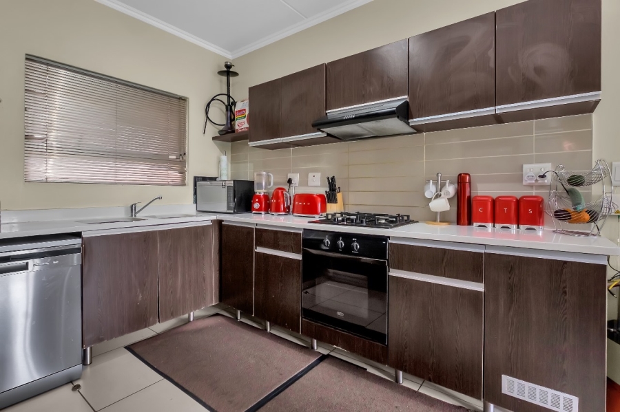 To Let 2 Bedroom Property for Rent in Fourways Gauteng