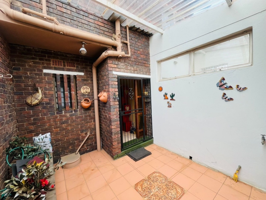 3 Bedroom Property for Sale in Fairland Gauteng