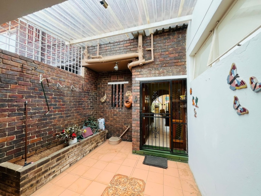 3 Bedroom Property for Sale in Fairland Gauteng