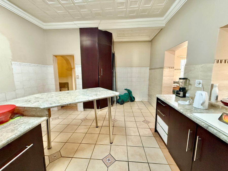 10 Bedroom Property for Sale in Kenilworth Gauteng