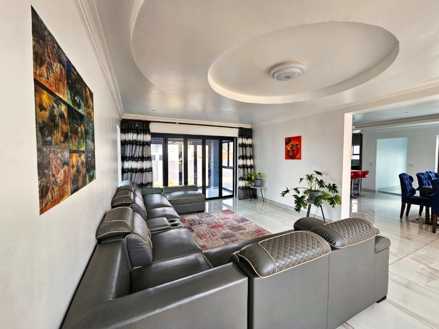 5 Bedroom Property for Sale in Helderwyk Gauteng
