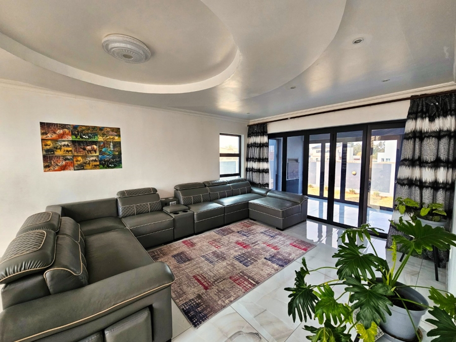 5 Bedroom Property for Sale in Helderwyk Gauteng
