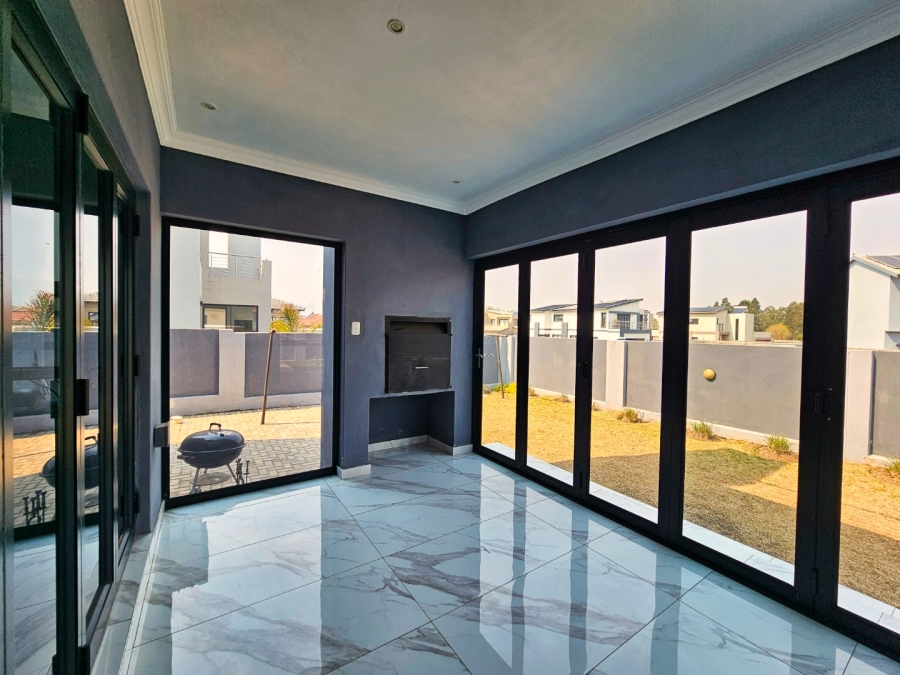 5 Bedroom Property for Sale in Helderwyk Gauteng