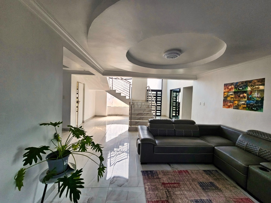 5 Bedroom Property for Sale in Helderwyk Gauteng