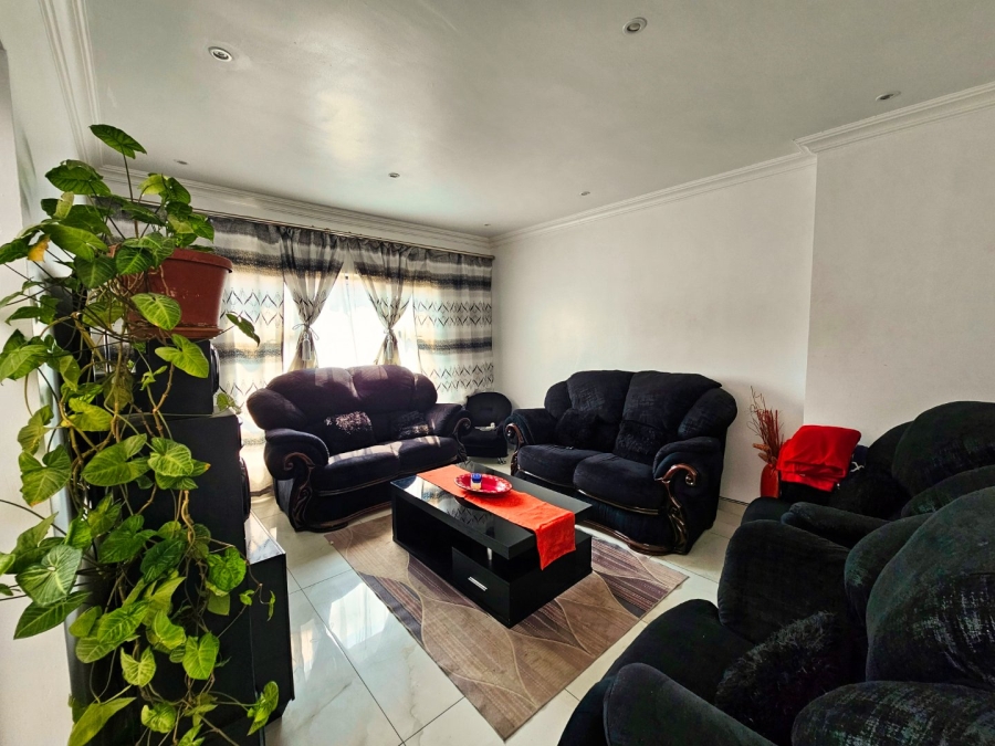 5 Bedroom Property for Sale in Helderwyk Gauteng