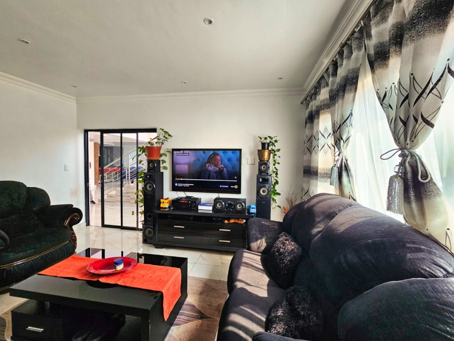 5 Bedroom Property for Sale in Helderwyk Gauteng