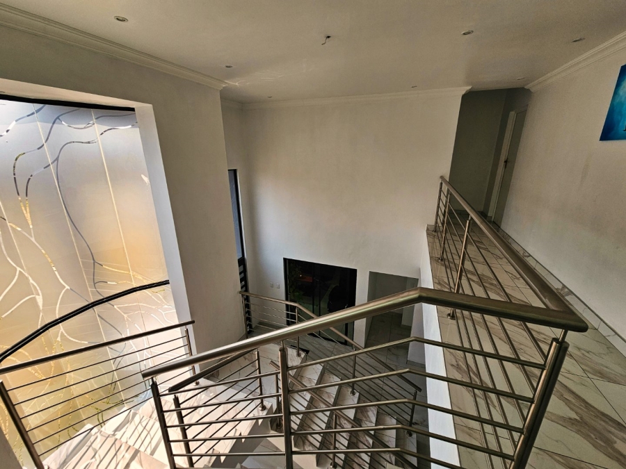 5 Bedroom Property for Sale in Helderwyk Gauteng