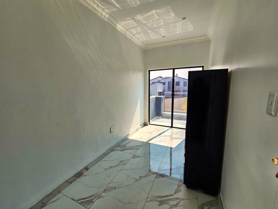 5 Bedroom Property for Sale in Helderwyk Gauteng