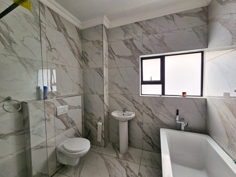 5 Bedroom Property for Sale in Helderwyk Gauteng