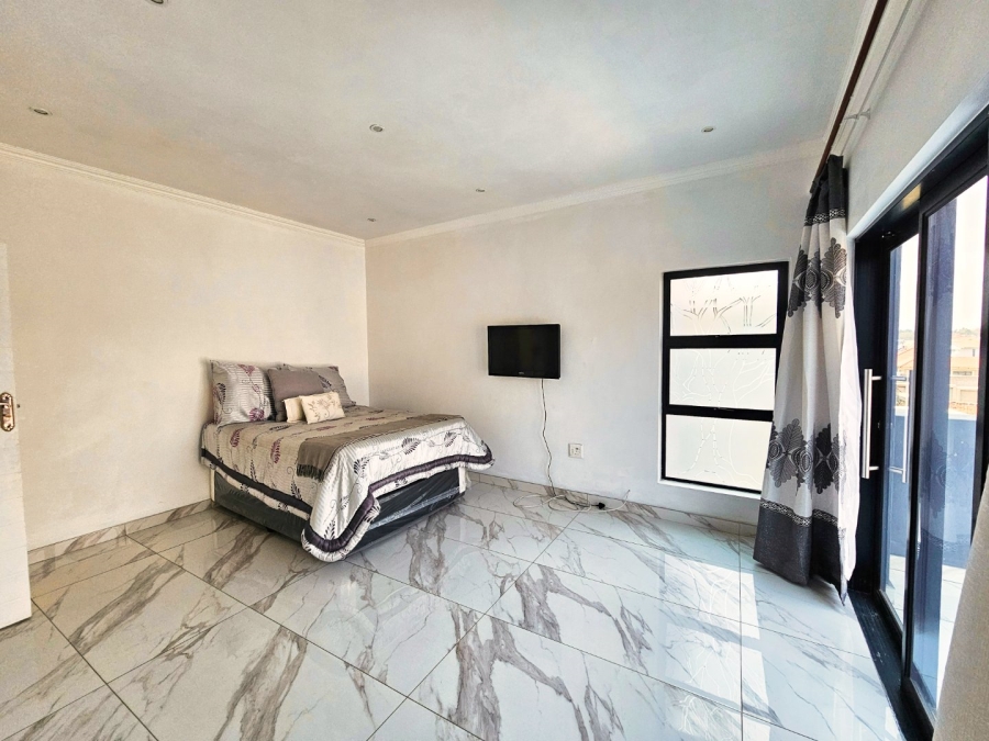 5 Bedroom Property for Sale in Helderwyk Gauteng