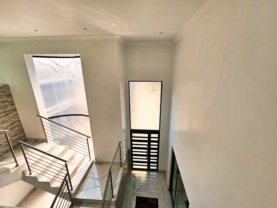5 Bedroom Property for Sale in Helderwyk Gauteng