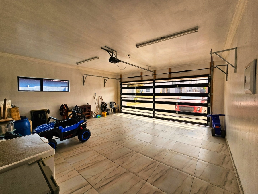 5 Bedroom Property for Sale in Helderwyk Gauteng