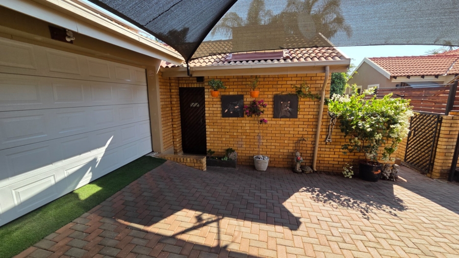 3 Bedroom Property for Sale in Amberfield Gauteng