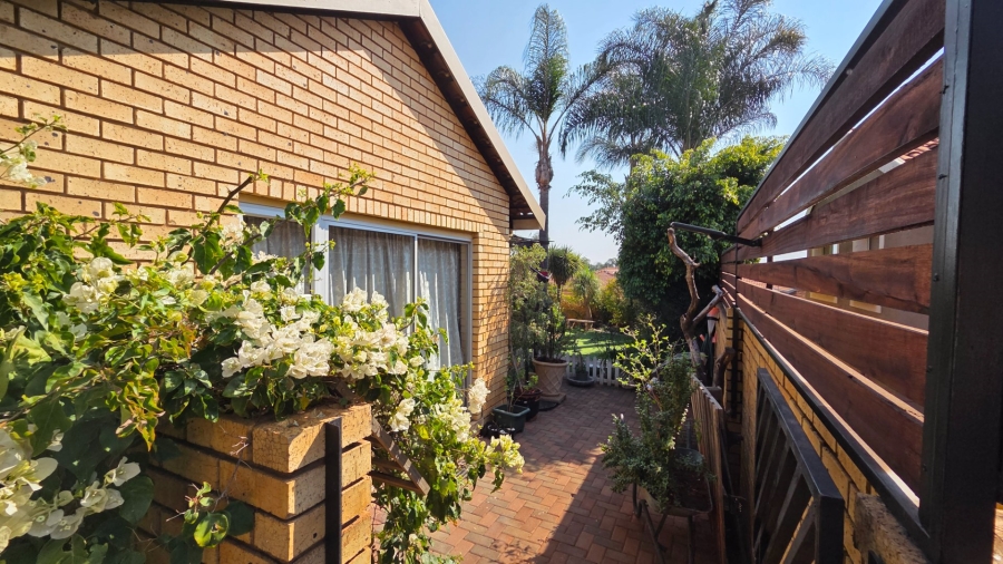 3 Bedroom Property for Sale in Amberfield Gauteng