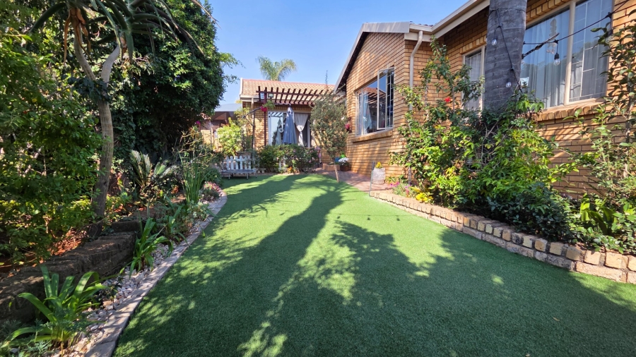 3 Bedroom Property for Sale in Amberfield Gauteng
