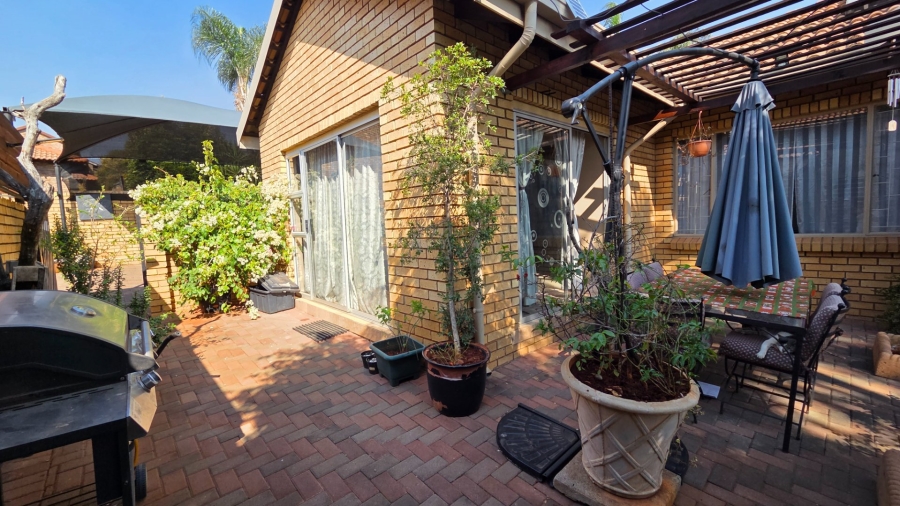 3 Bedroom Property for Sale in Amberfield Gauteng