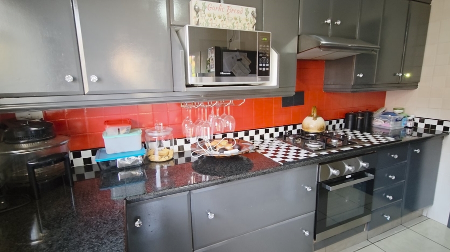 3 Bedroom Property for Sale in Amberfield Gauteng