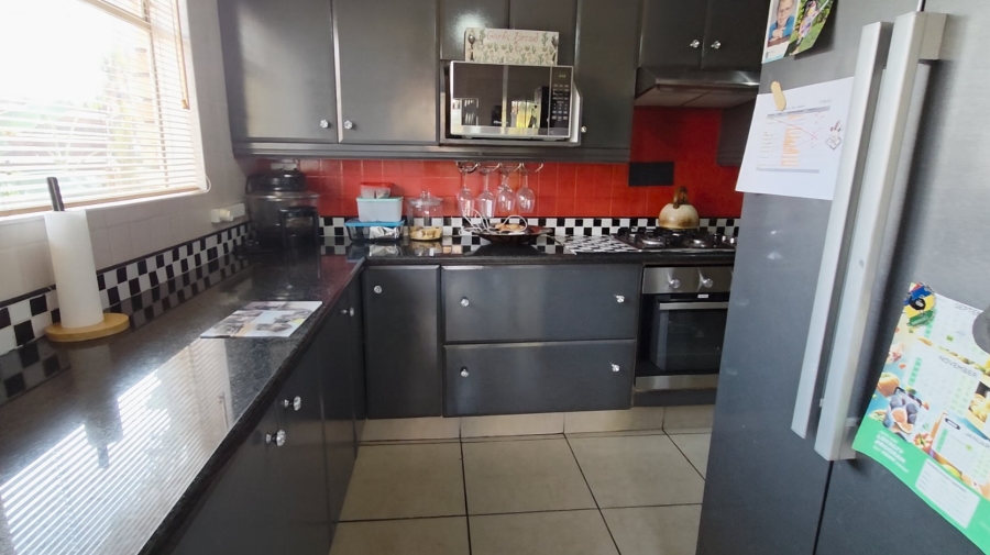 3 Bedroom Property for Sale in Amberfield Gauteng