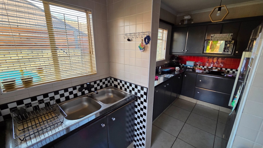 3 Bedroom Property for Sale in Amberfield Gauteng