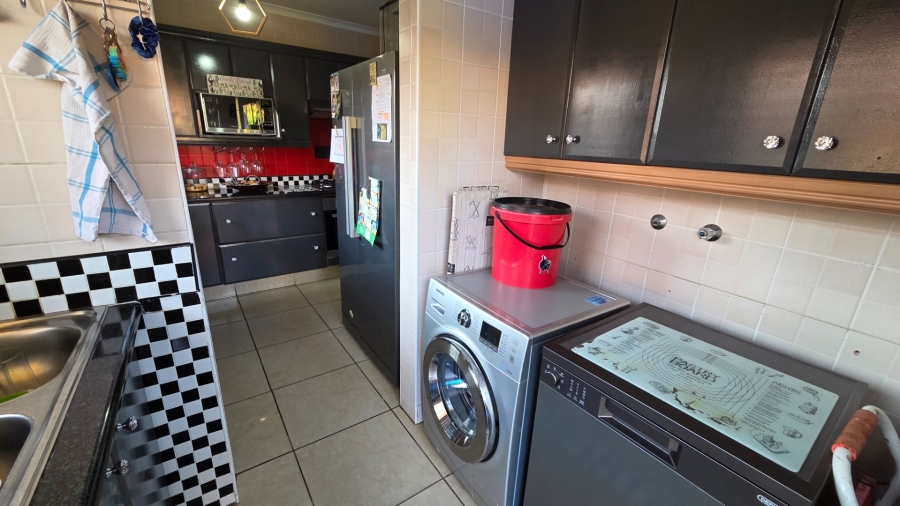 3 Bedroom Property for Sale in Amberfield Gauteng