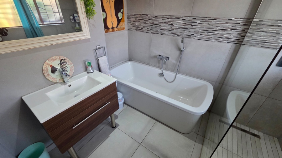 3 Bedroom Property for Sale in Amberfield Gauteng
