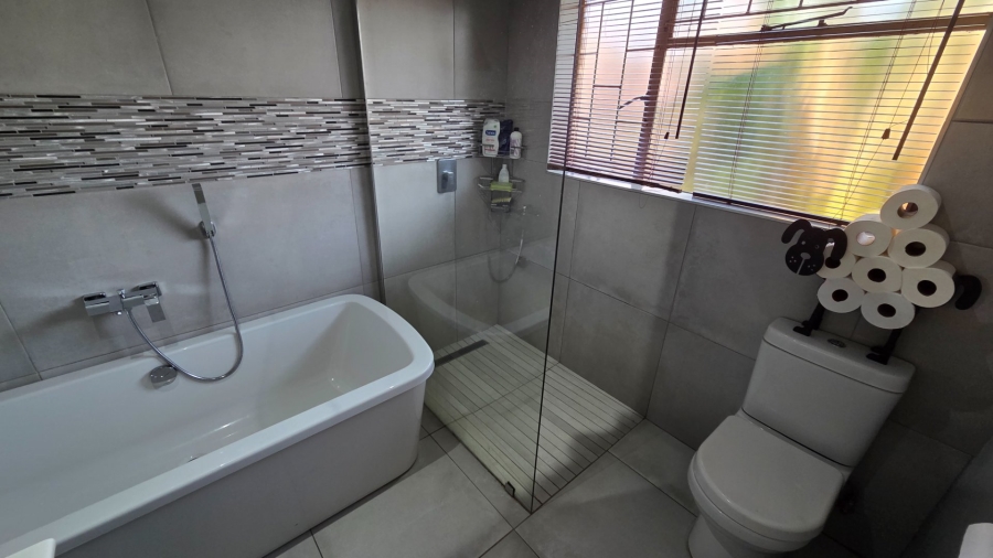 3 Bedroom Property for Sale in Amberfield Gauteng